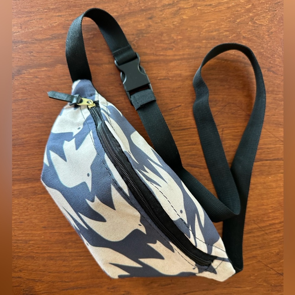 Fun graphic bird design waist-pack / crossbody sling bag